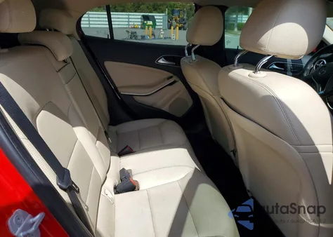 2015 Mercedes-Benz Gla 250 z USA, uszkodzony, nr VIN WDCTG4EB2FJ132829